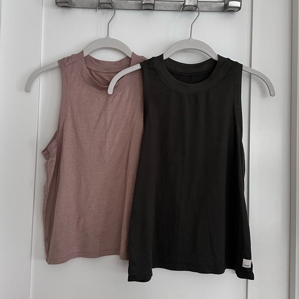 Bundle of 2 Vuori Energy Tanks size XS. VGUC.